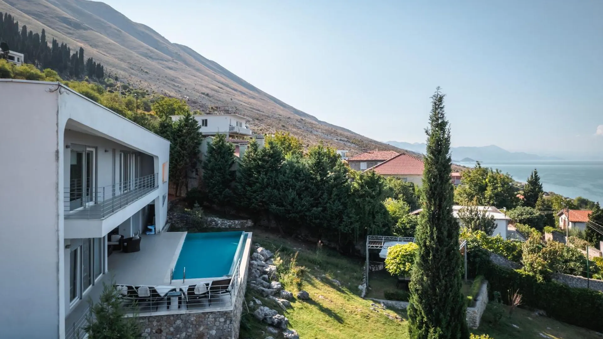Exclusive Lake Villa Široka